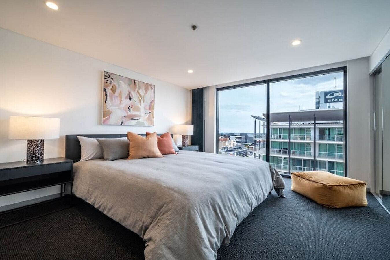 2 bedrooms, desk, iron/ironing board, WiFi