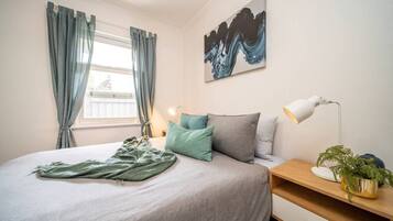 2 bedrooms, iron/ironing board, WiFi, bed sheets