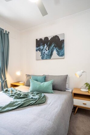 2 habitaciones, tabla de planchar con plancha, wifi y ropa de cama