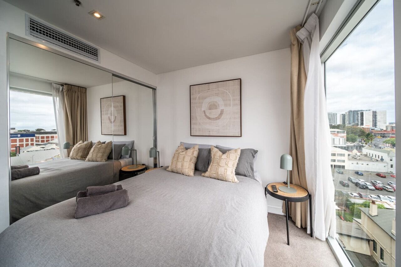 2 habitaciones, escritorio, tabla de planchar con plancha y wifi 