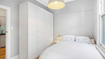 1 bedroom, desk, WiFi, bed sheets