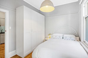 1 bedroom, desk, WiFi, bed sheets