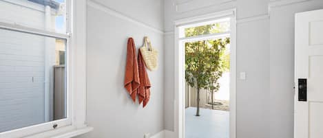 1 habitación, escritorio, wifi y ropa de cama