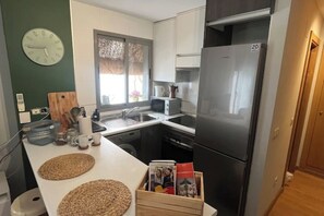 Fridge, microwave, oven, stovetop - Love Rent4 Malaga Armengual (Málaga)