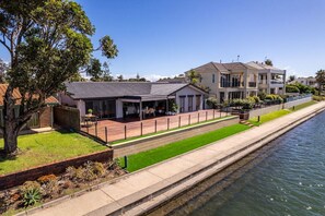 Exterior - La Brisa - Waterfront Retreat between Lake & Coast (Tennyson)