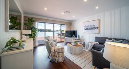 La Brisa - Waterfront Family Home, Beach, WiFi