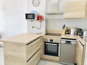 Fridge, microwave, oven, dishwasher