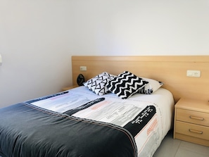2 quartos, ferros/tábuas de passar roupa