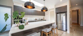 Vogue on Victoria—Well-connected City Fringe Stay