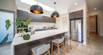 Vogue on Victoria—Well-connected City Fringe Stay