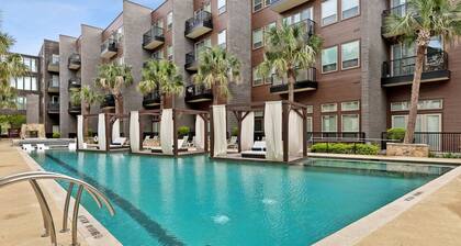 Luxury - 2BR – King Suite – Shuffleboard – Pool