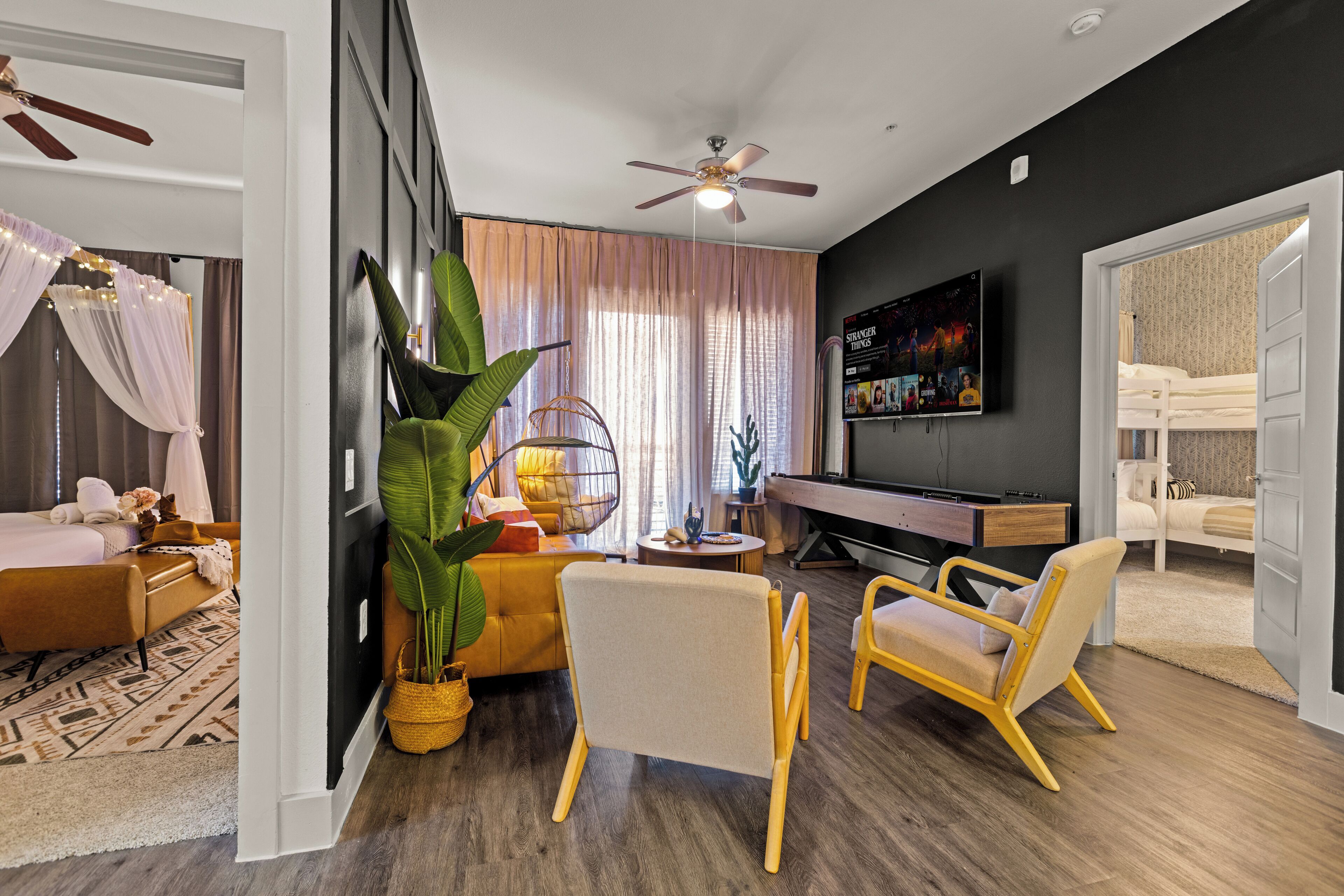 2 bedrooms, iron/ironing board, WiFi, bed sheets