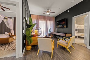 2 habitaciones, tabla de planchar con plancha, wifi y ropa de cama 