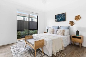 3 bedrooms, WiFi, bed sheets - Seascape @ Christies - Ocean Views - Family - Wifi (Christies Beach)