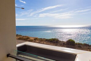 Property grounds - Seascape @ Christies - Ocean Views - Family - Wifi (Christies Beach)