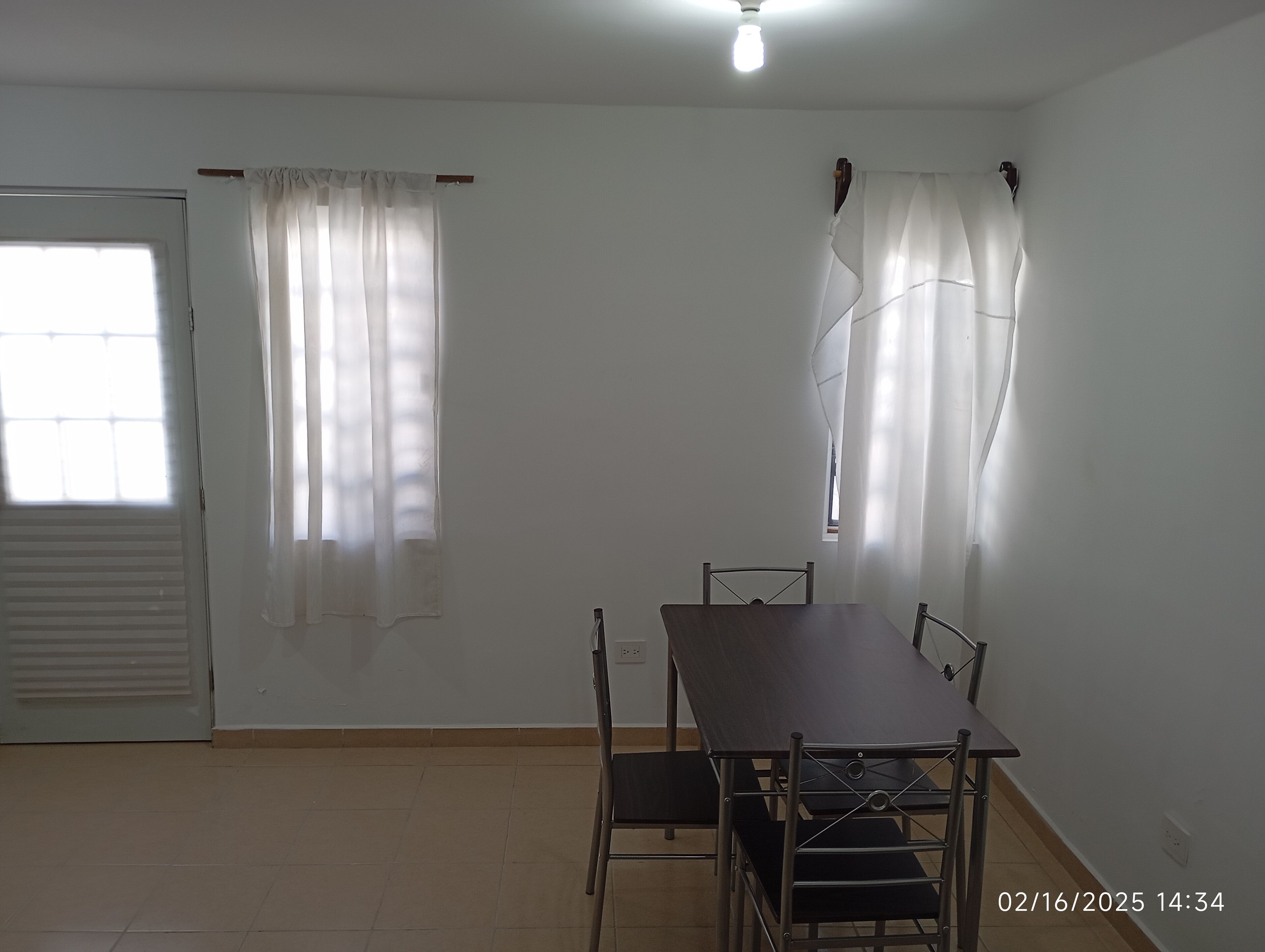 House | In-room dining