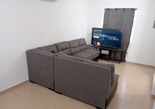 Casa 2 recámaras zona aeropuerto clima total