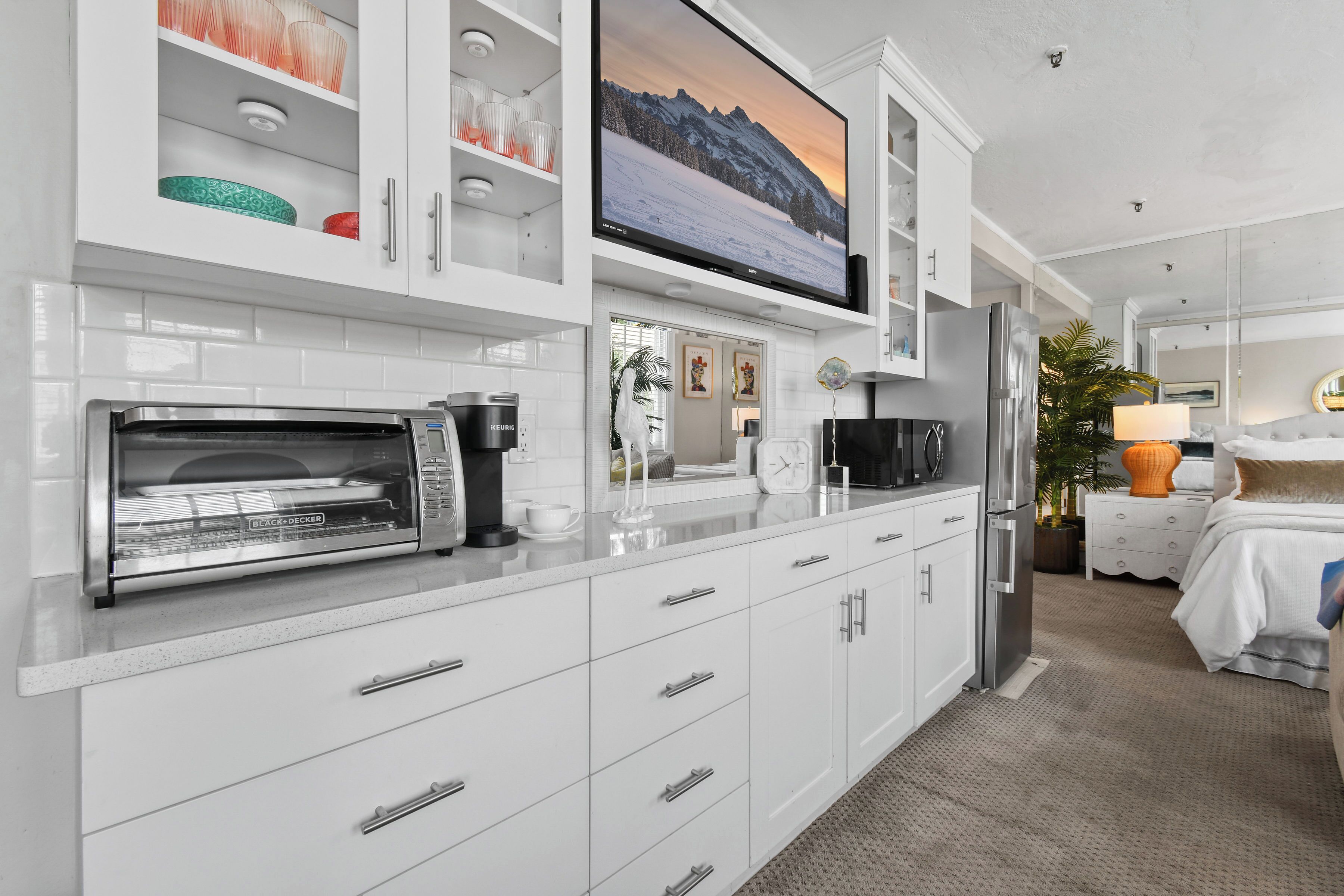 Fridge, microwave, coffee/tea maker, toaster