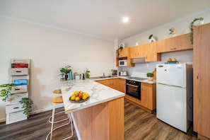 Refrigerador, microondas, horno, placa de cocina
