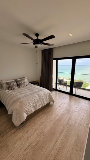 4 bedrooms, WiFi, bed sheets, wheelchair access - Progreso Oceanfront Escape Panoramic Views at Yucalpetén Resort Marina (Progreso)