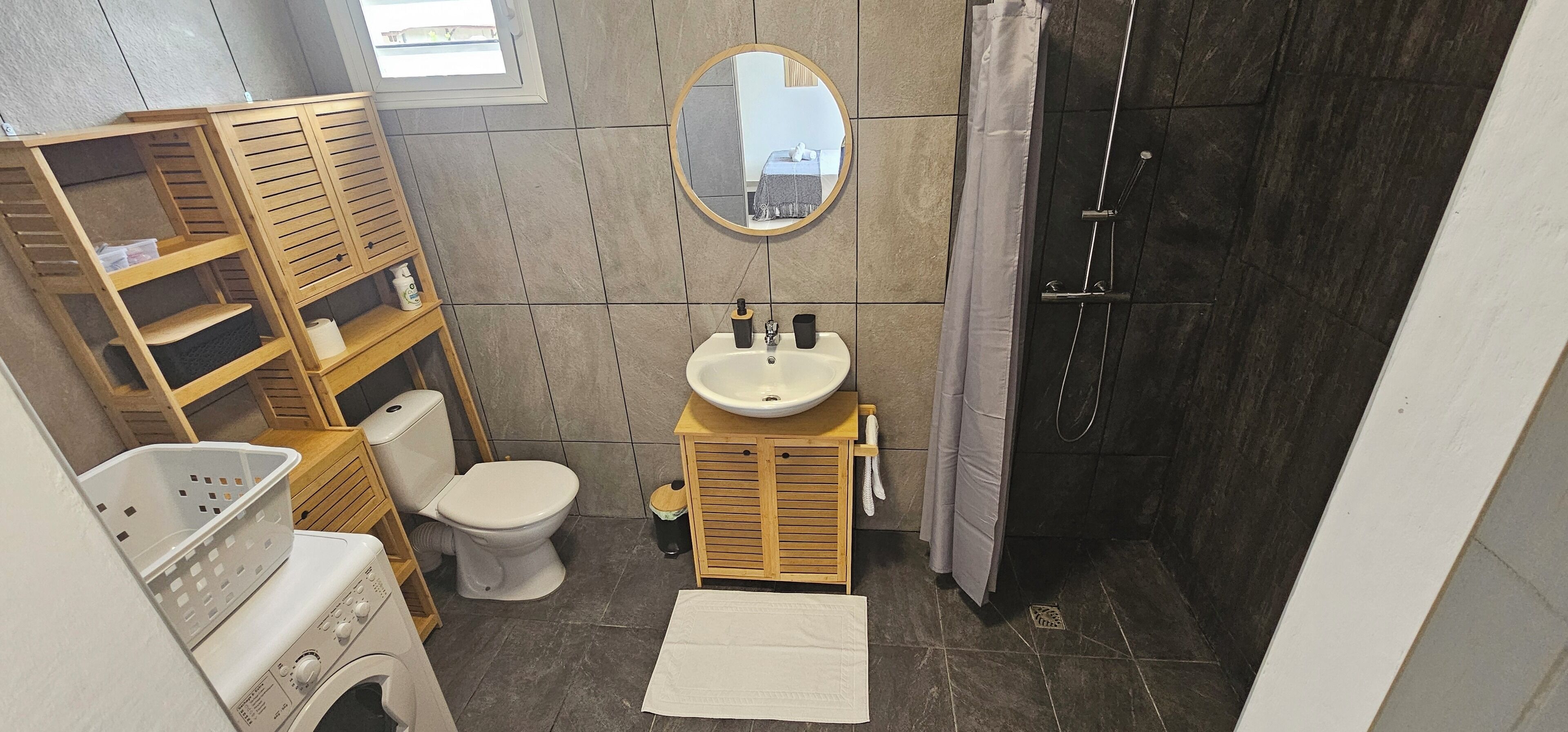 Serviettes fournies, savon, papier toilette