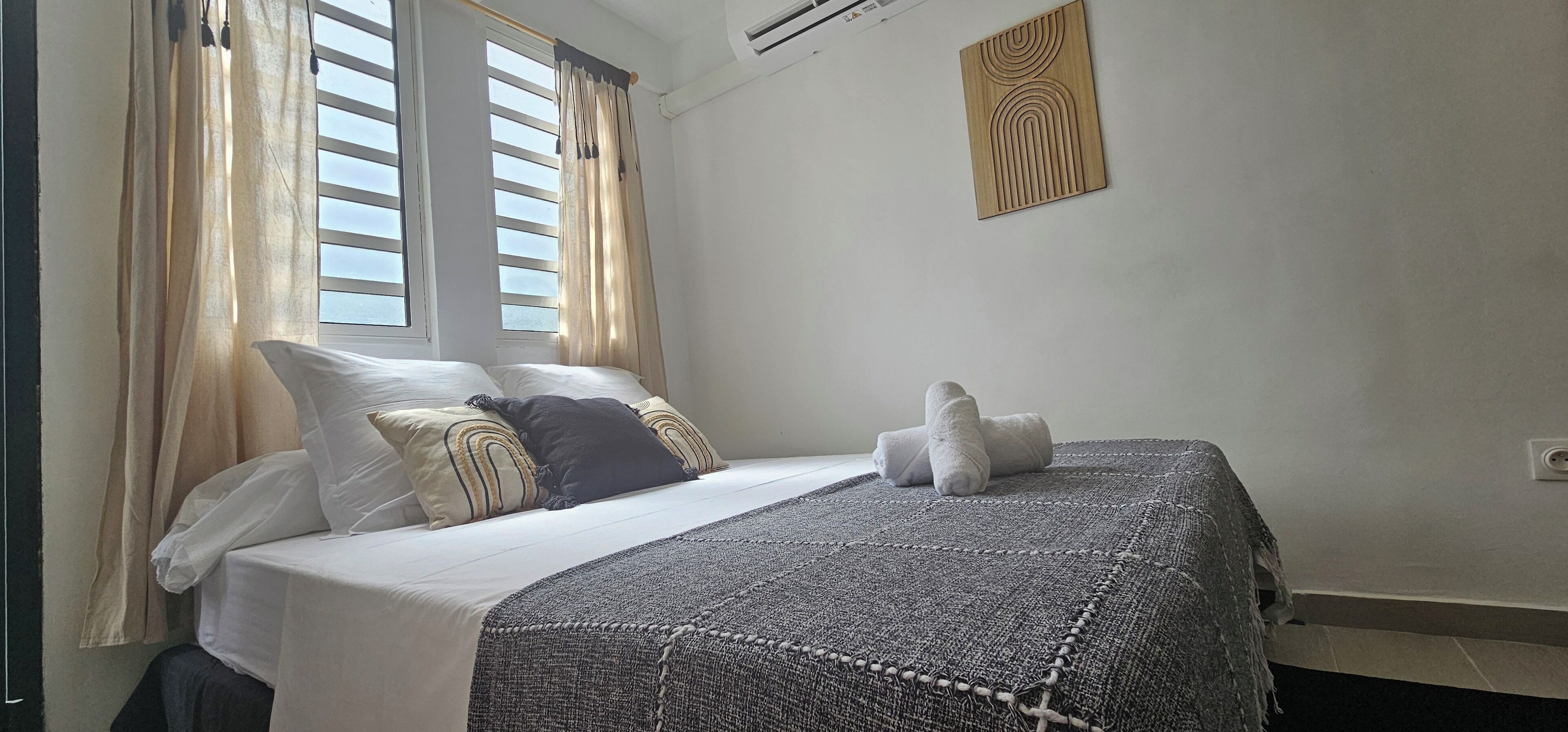 1 chambre, fer et planche à repasser, Wi-Fi gratuit, draps fournis