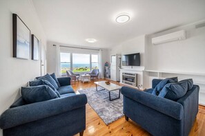 TV - The Breeze @ Tennyson (Tennyson)