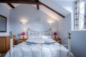 2 bedrooms, WiFi, bed sheets - The Granary - 2 Bedroom Cottage - Penally (Tenby)