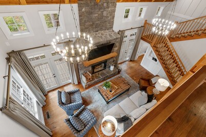 New - Peaceful Lake House, Hot Tub & Private Dock!