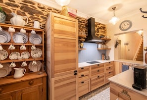 Fridge, microwave, oven, stovetop - The Burrow on Botanic - Timeless Elegance in the CBD (Adelaide)