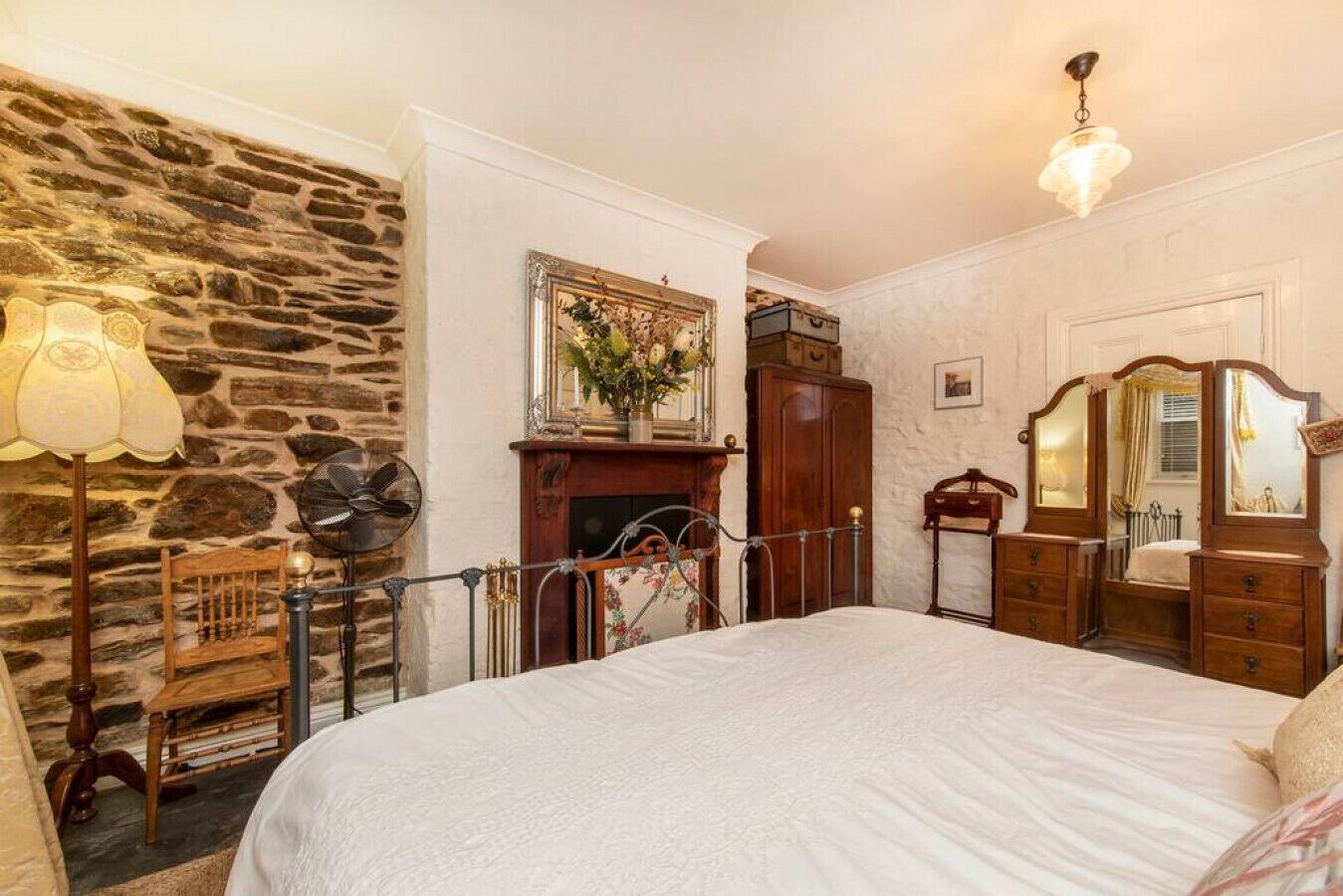 1 bedroom, desk, iron/ironing board, WiFi