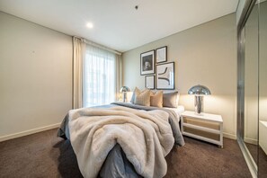 2 chambres, bureau, Wi-Fi, literie fournie