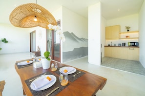 Micro-ondes, plaque de cuisson, bouilloire électrique