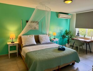 1 soverom, safe på rommet, skrivebord og strykejern/-brett