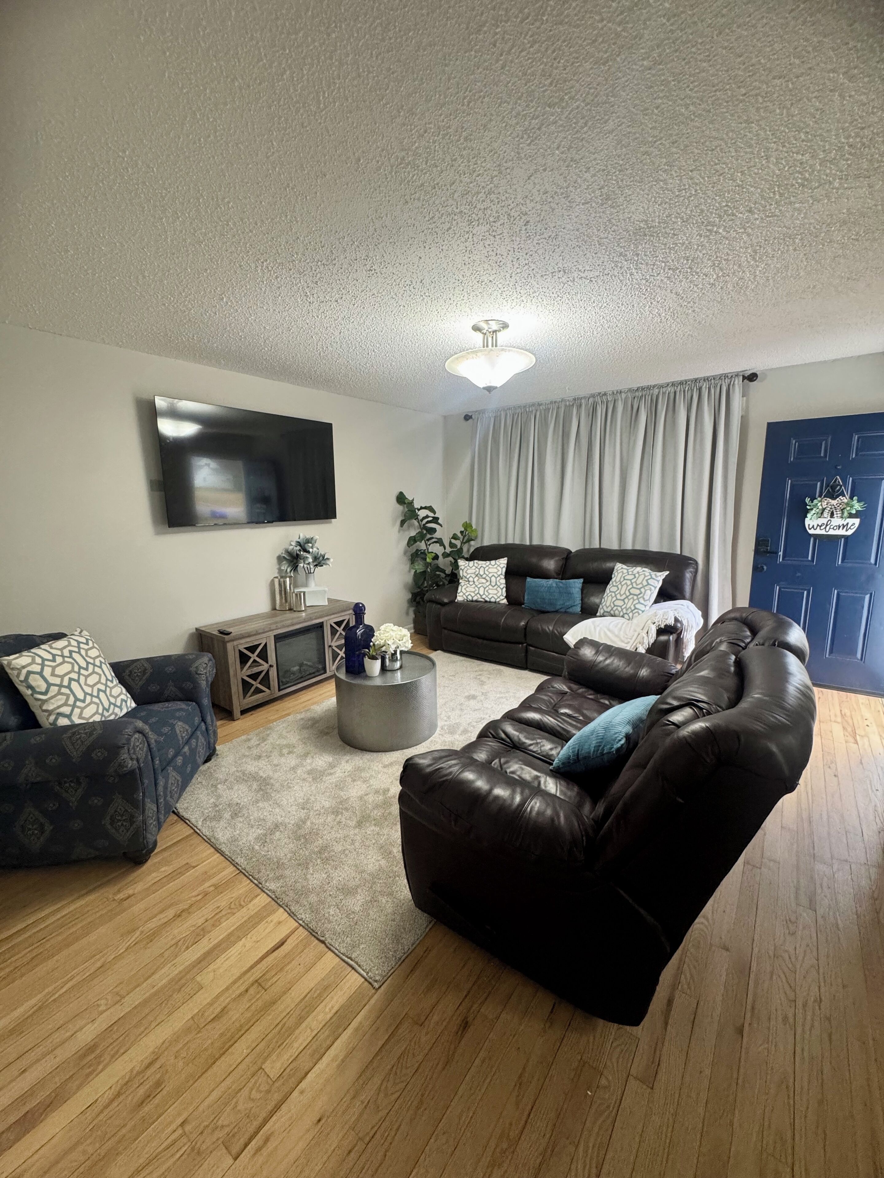 Smart-tv en een tafeltennistafel