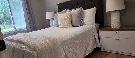 4 bedrooms, iron/ironing board, free WiFi, bed sheets