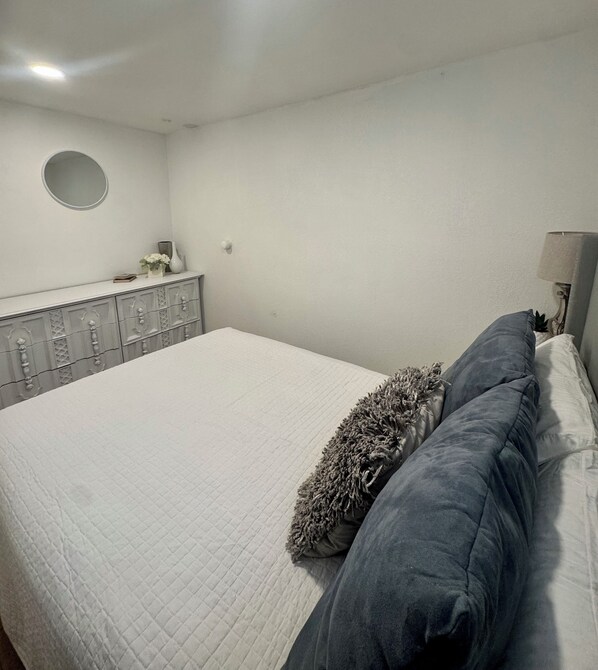 4 chambres, fer et planche à repasser, accès au Wi-Fi (inclus)