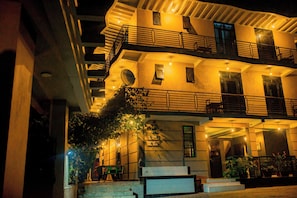 Front of property - Volcanoes Mountain View Resort (Muhoza)