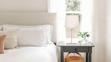 Luxury Single Room, Balcony, Mountain View | In-room safe, desk, blackout drapes, iron/ironing board