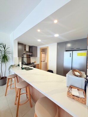 Mikrowelle, Ofen, Herdplatte, Geschirrspüler