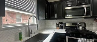 3-bedroom house in welcoming Humble with fitness room, AC