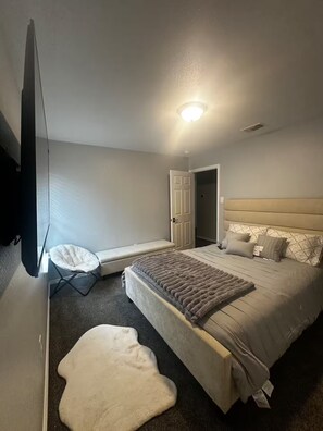 3 bedrooms, iron/ironing board, internet, bed sheets