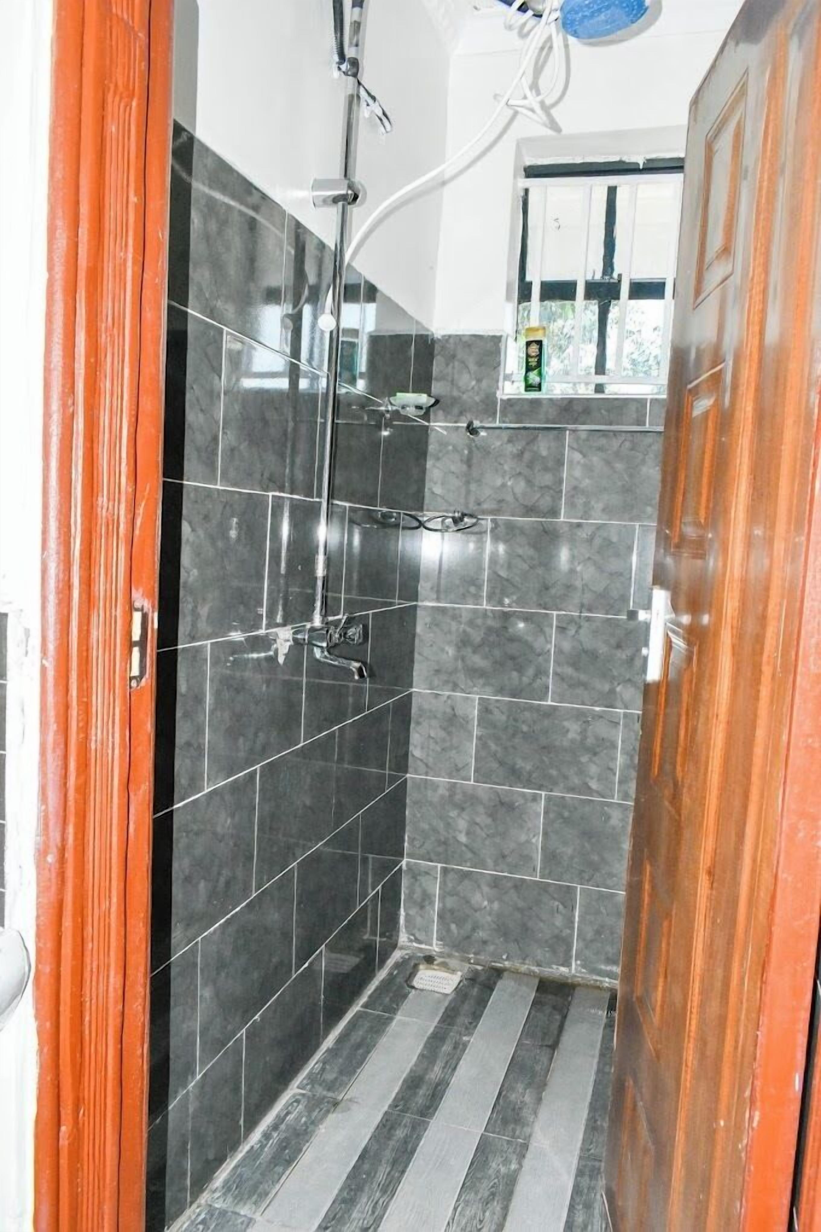 Family Apartment, City View | Bathroom | Shower, free toiletries, slippers, towels