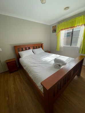 4 Schlafzimmer, Bügeleisen/Bügelbrett, WLAN, Bettwäsche