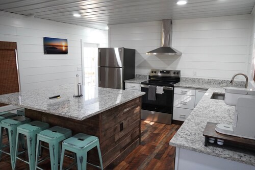 3-bedroom cabin at Sixshooter Marina