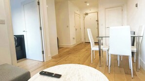 Unclassified image, 3 of 11, button - Modern Flat/Central Croydon/Sleeps 4/Free Parking (Croydon)