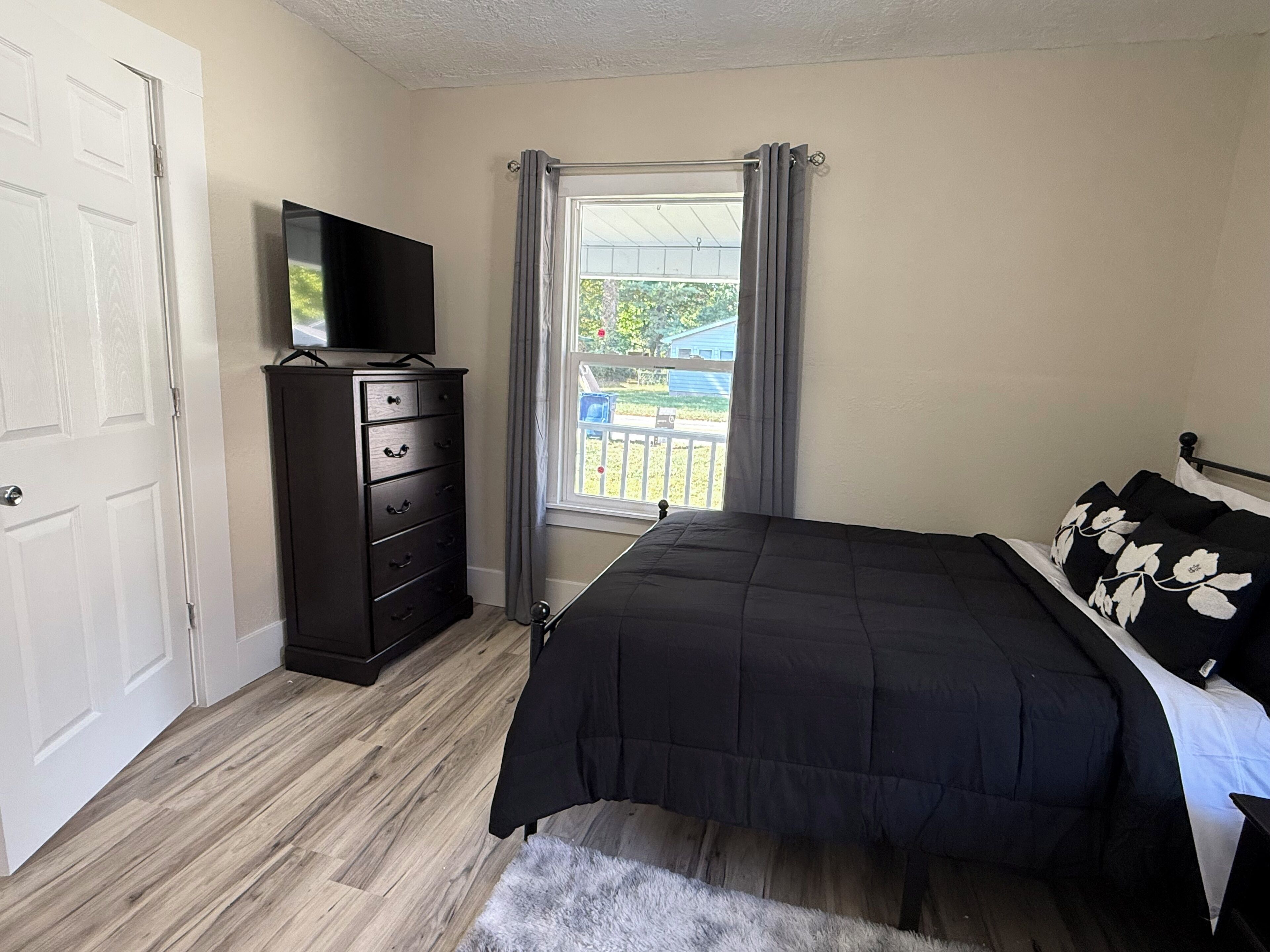 2 habitaciones, tabla de planchar con plancha, internet y ropa de cama 