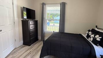 2 bedrooms, iron/ironing board, Internet, bed sheets