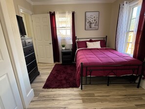 2 bedrooms, iron/ironing board, Internet, bed sheets