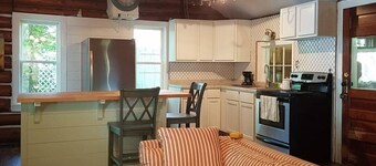 Charming Lakeside 2-bedroom log cabin on Caribou Lake, De Tour Village Michigan